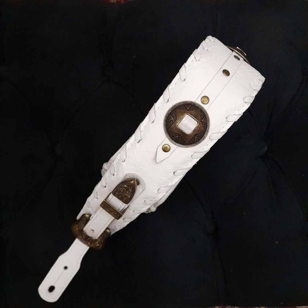 Evo Tex-Mex 3" White - Correa de Bajo | * Foto referencial: Al ser un producto de cuero, el color y patrón de puede variar ligeramente* Hecha a mano en Brasil* Largo mínimo: 110cm. (Aproximadamente) | Gearhub