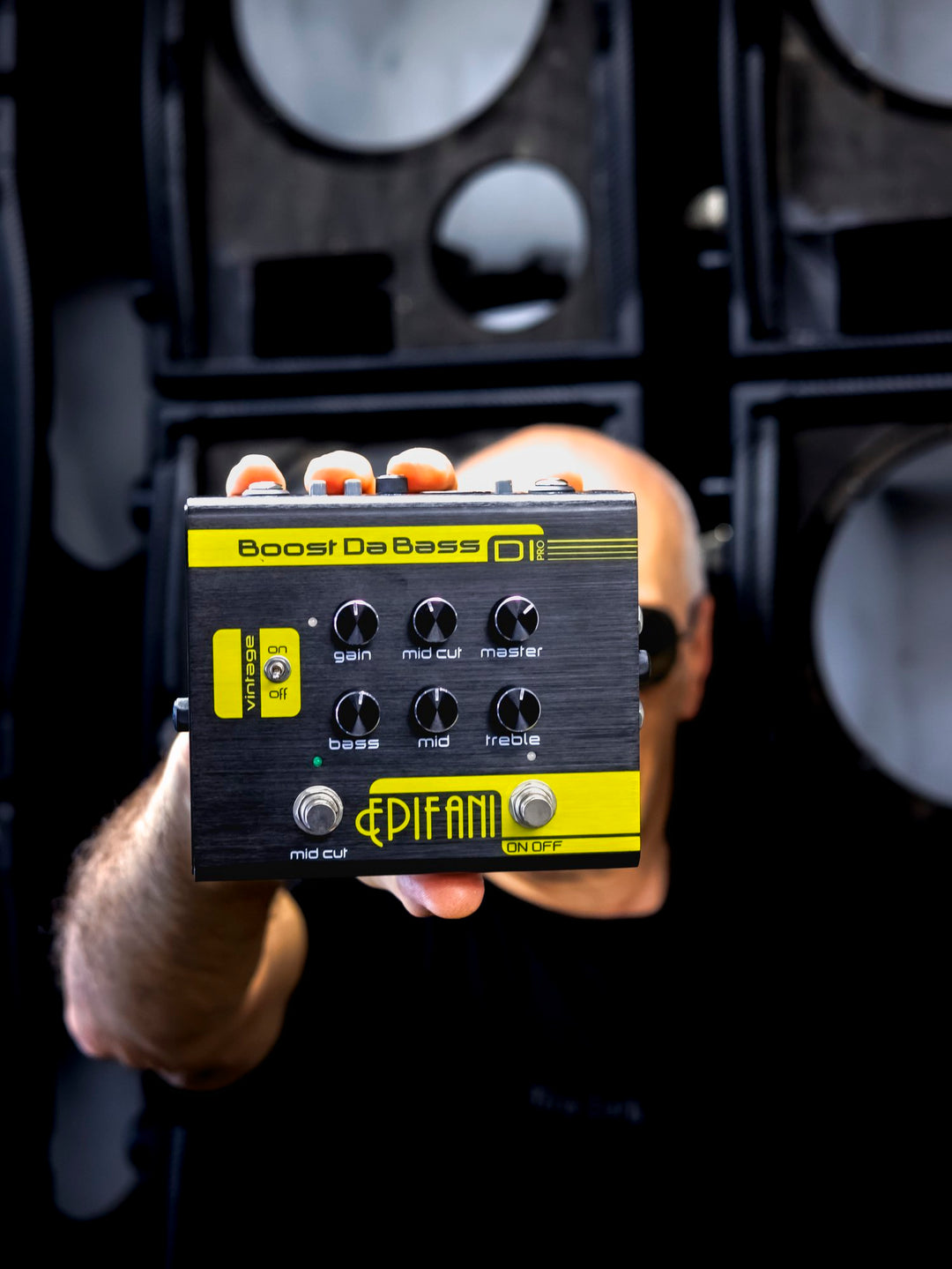 Epifani Boost Da Bass Preamp DI | La Esencia del SonidoEste preamplificador no es solo una herramienta; es el alma de tu música, proporcionando la base que hará vibrar tu corazón y unirá a tu banda como nunca antes. Sonido que Resuena en lo Profundo Con e