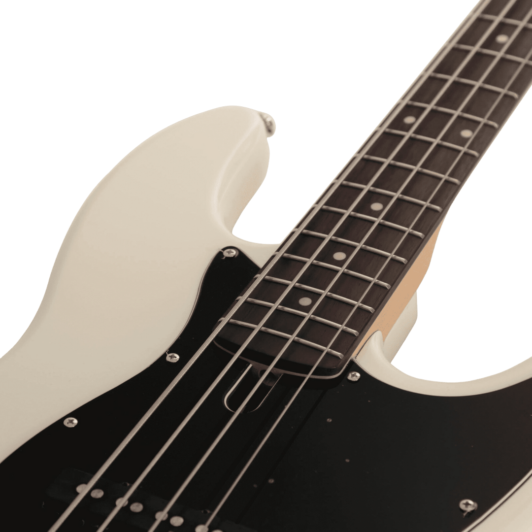 Sire V3 Antique White (2nd Gen) - Bajo Eléctrico | Si me hubiesen mostrado los bajos Sire guiándonos solamente por el precio, habría tenido muchas dudas sobre qué tan buenos serían. Afortunadamente, tuve la oportunidad de ver uno y tocarlo sin saber cuánt