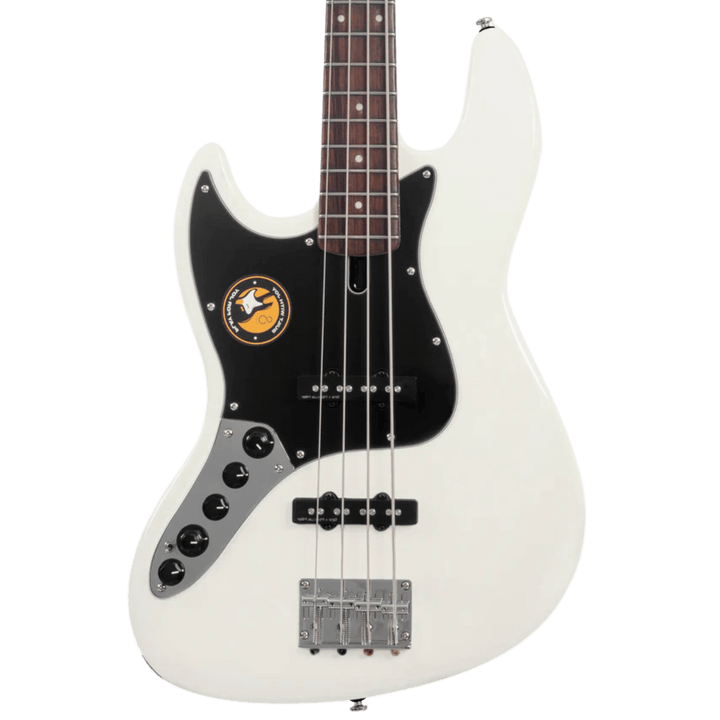 Sire V3 Antique White Left (2nd Gen) - Bajo Eléctrico | Si me hubiesen mostrado los bajos Sire guiándonos solamente por el precio, habría tenido muchas dudas sobre qué tan buenos serían. Afortunadamente, tuve la oportunidad de ver uno y tocarlo sin saber