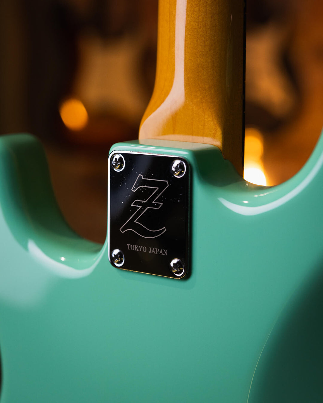 Atelier Z L.E.S. Next Zymo Aged Surf Green 2024 - Guitarra Eléctrica | Cuerpo • Modelo: Atelier Z L.E.S. Next Zymo Aged• Madera: Alder • Terminación: Polyurethane Gloss • Pickguard: 3P Mint Brazo • Madera: Maple/Rose• Perfil: Original U• Terminación: Poly
