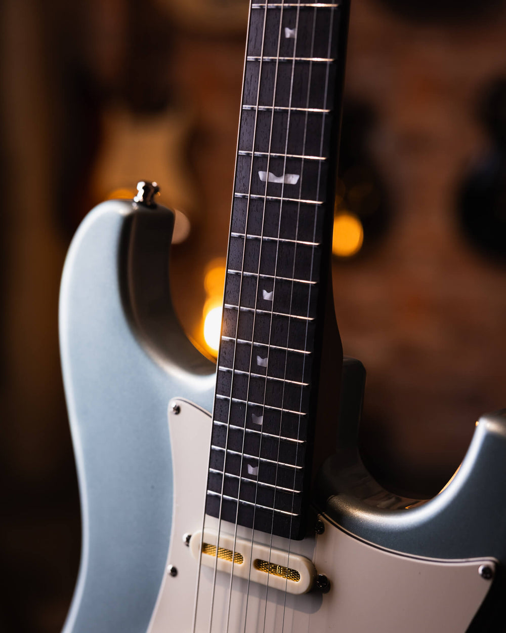 Baum Celestor Ocean Mist - Guitarra Eléctrica | La Guitarra Celestor es nuestro modelo lleno de características hechas por Baum presentados en nuestro diseño danés hecho para guitarristas de todo el mundo. Está inspirado en el sonido que nos hizo enamorar