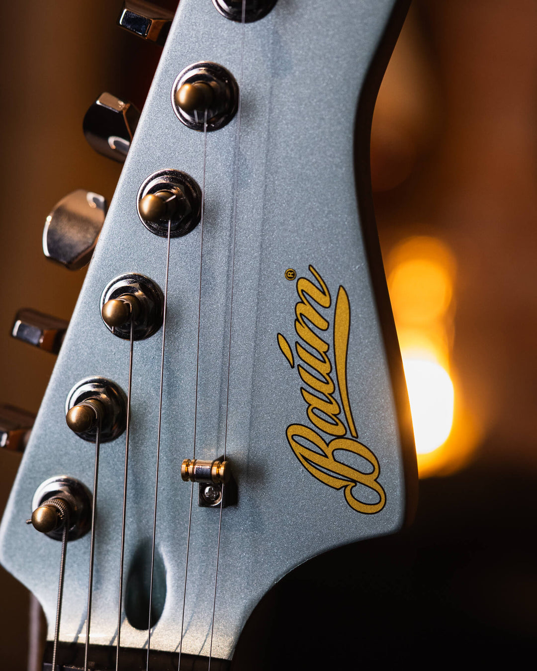 Baum Celestor Ocean Mist - Guitarra Eléctrica | La Guitarra Celestor es nuestro modelo lleno de características hechas por Baum presentados en nuestro diseño danés hecho para guitarristas de todo el mundo. Está inspirado en el sonido que nos hizo enamorar