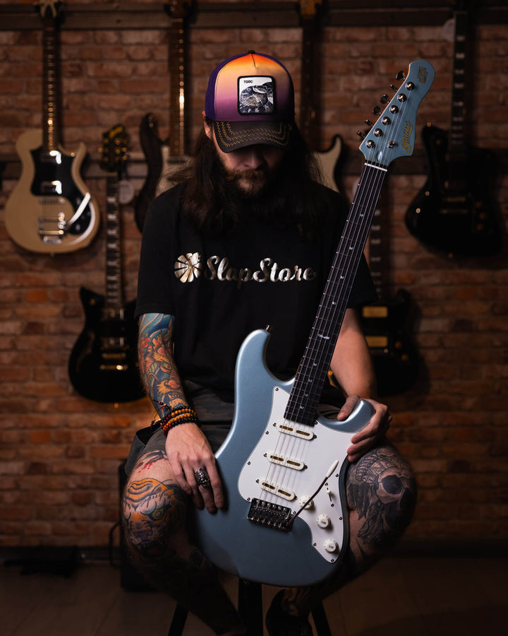 Baum Celestor Ocean Mist - Guitarra Eléctrica | La Guitarra Celestor es nuestro modelo lleno de características hechas por Baum presentados en nuestro diseño danés hecho para guitarristas de todo el mundo. Está inspirado en el sonido que nos hizo enamorar