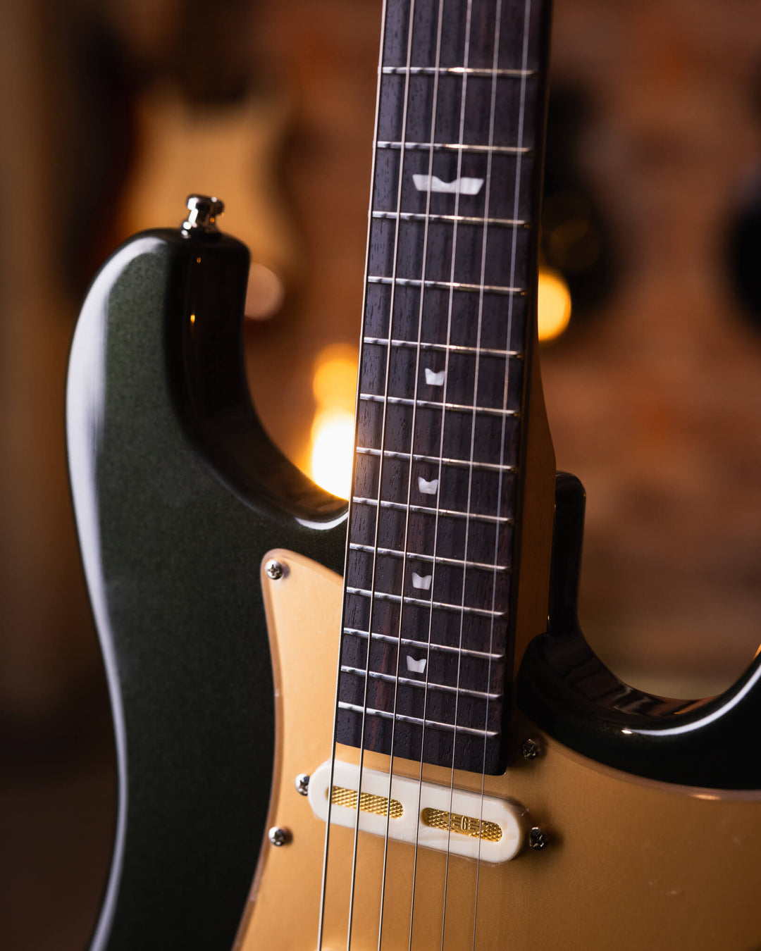 Baum Celestor Deep Forest - Guitarra Eléctrica | La Guitarra Celestor es nuestro modelo lleno de características hechas por Baum presentados en nuestro diseño danés hecho para guitarristas de todo el mundo. Está inspirado en el sonido que nos hizo enamora