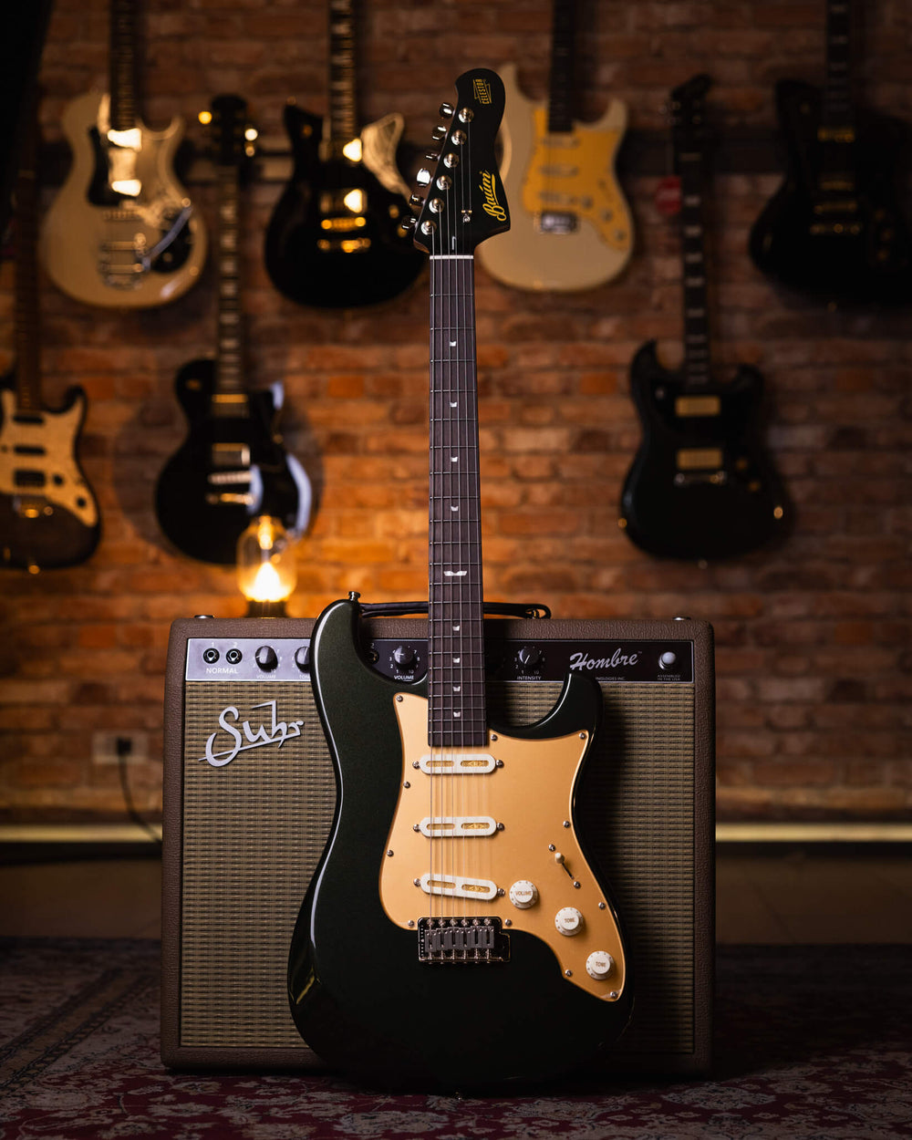 Baum Celestor Deep Forest - Guitarra Eléctrica | La Guitarra Celestor es nuestro modelo lleno de características hechas por Baum presentados en nuestro diseño danés hecho para guitarristas de todo el mundo. Está inspirado en el sonido que nos hizo enamora