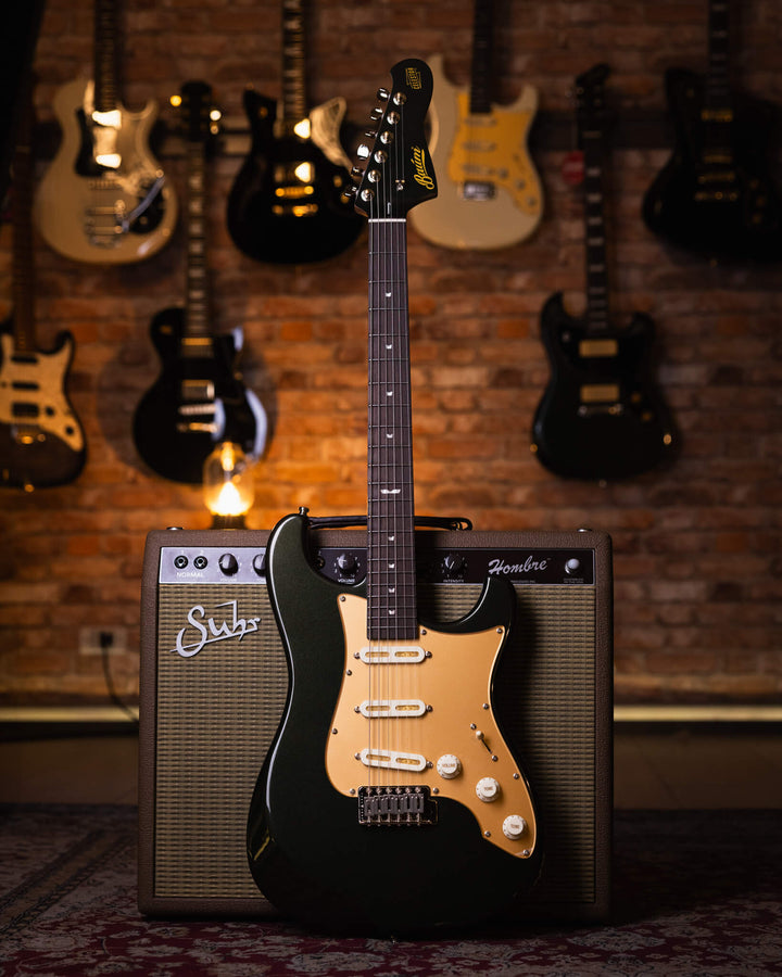 Baum Celestor Deep Forest - Guitarra Eléctrica | La Guitarra Celestor es nuestro modelo lleno de características hechas por Baum presentados en nuestro diseño danés hecho para guitarristas de todo el mundo. Está inspirado en el sonido que nos hizo enamora