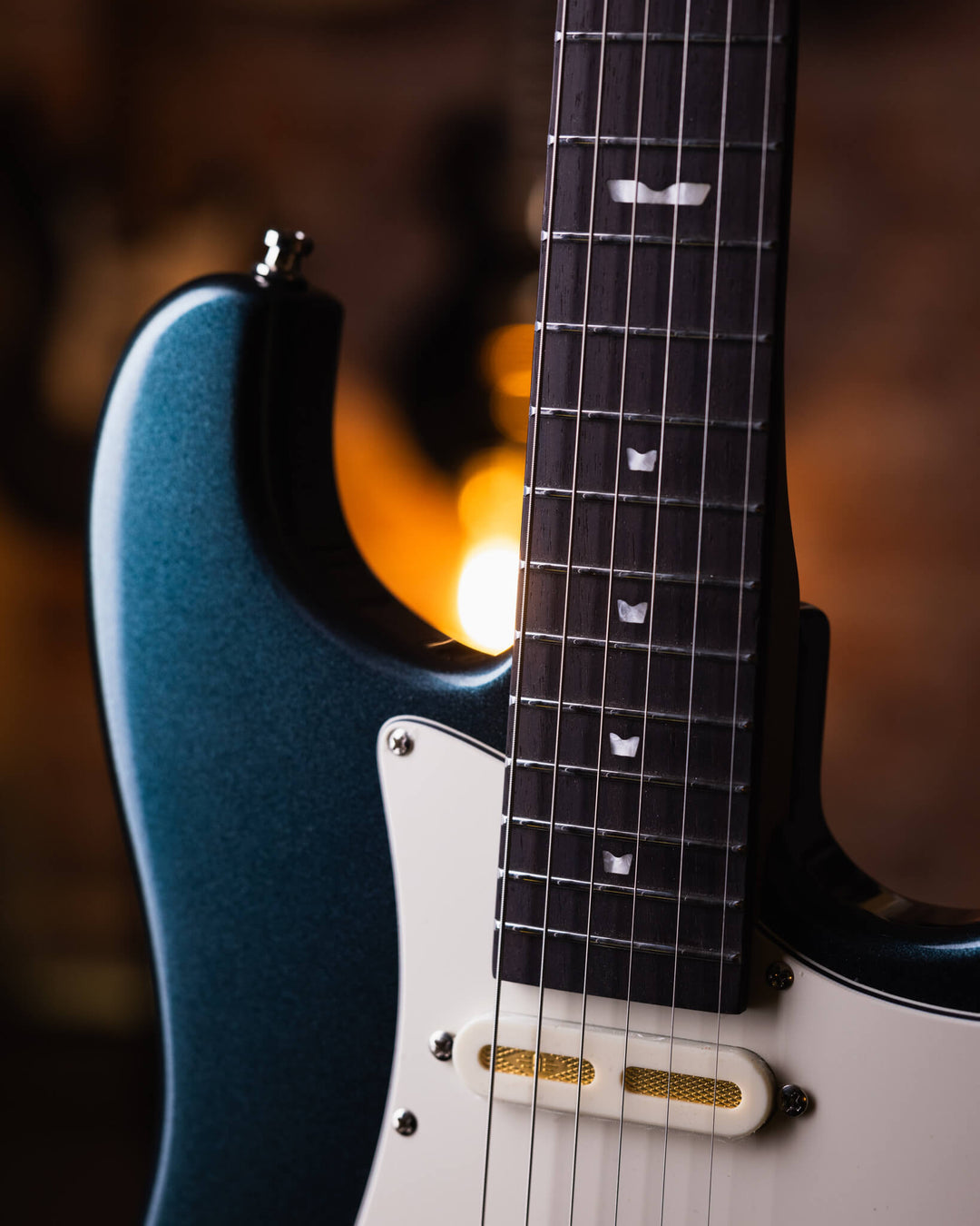 Baum Celestor Glacier Blue - Guitarra Eléctrica | La Guitarra Celestor es nuestro modelo lleno de características hechas por Baum presentados en nuestro diseño danés hecho para guitarristas de todo el mundo. Está inspirado en el sonido que nos hizo enamor