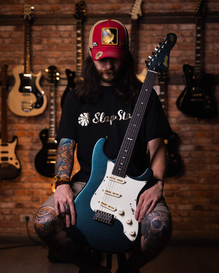 Baum Celestor Glacier Blue - Guitarra Eléctrica | La Guitarra Celestor es nuestro modelo lleno de características hechas por Baum presentados en nuestro diseño danés hecho para guitarristas de todo el mundo. Está inspirado en el sonido que nos hizo enamor