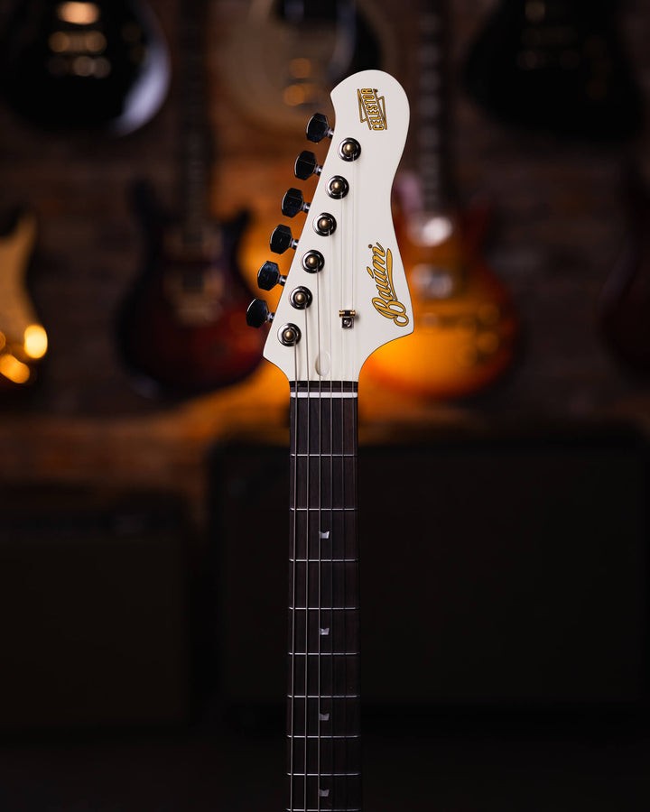 Baum Celestor Vintage White - Guitarra Eléctrica | La Guitarra Celestor es nuestro modelo lleno de características hechas por Baum presentados en nuestro diseño danés hecho para guitarristas de todo el mundo. Está inspirado en el sonido que nos hizo enamo