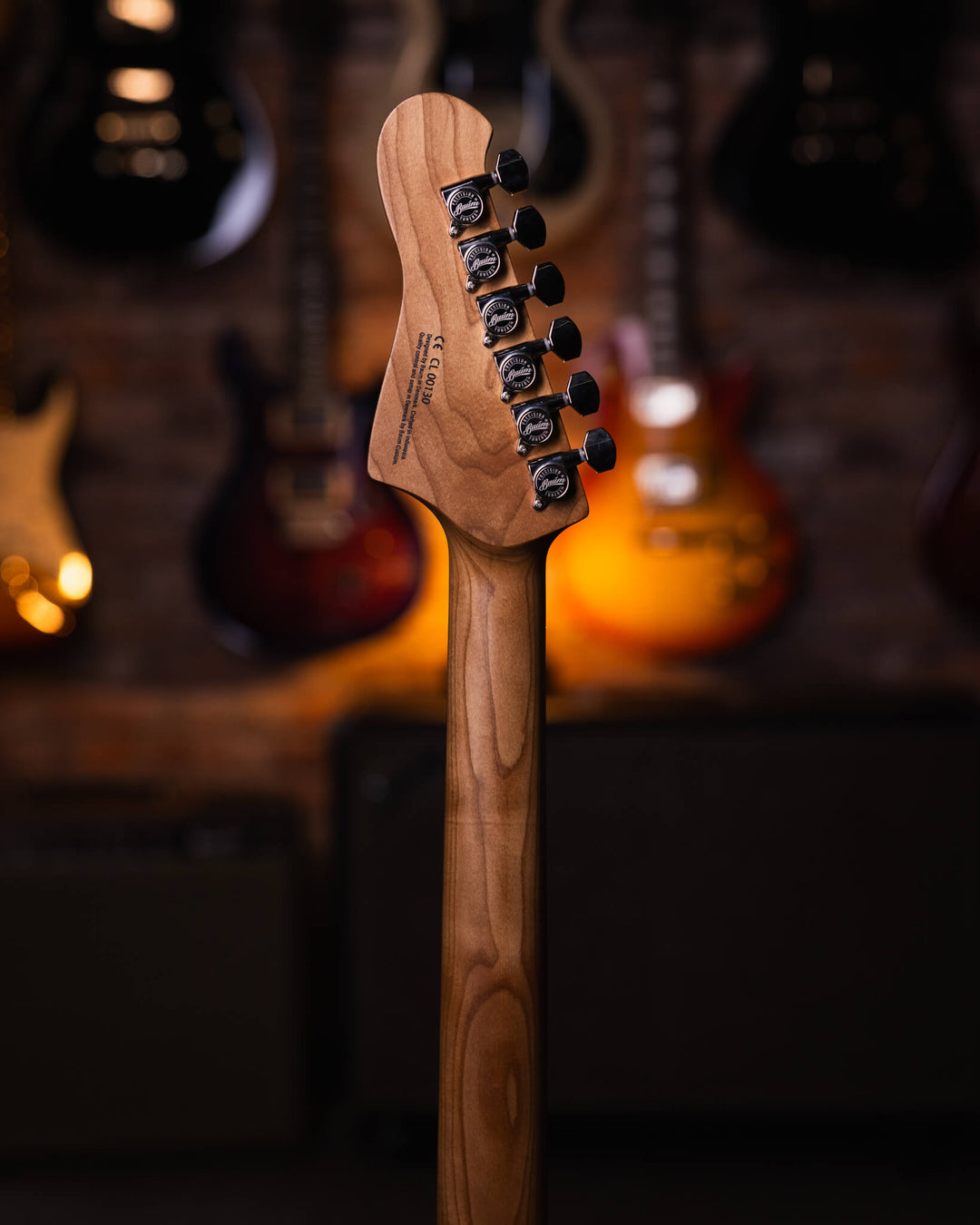 Baum Celestor Vintage White - Guitarra Eléctrica | La Guitarra Celestor es nuestro modelo lleno de características hechas por Baum presentados en nuestro diseño danés hecho para guitarristas de todo el mundo. Está inspirado en el sonido que nos hizo enamo