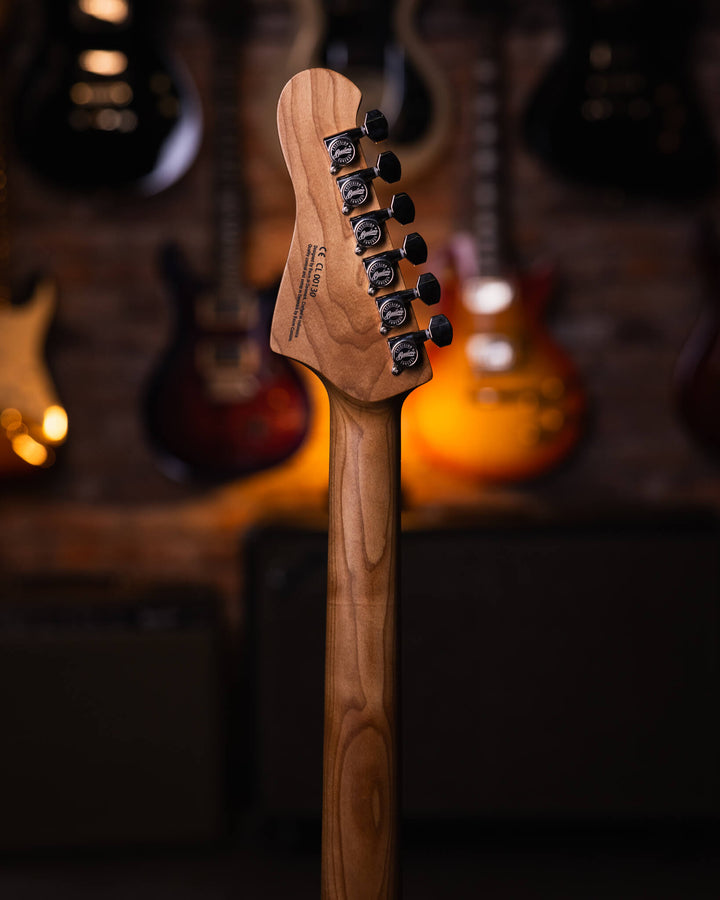 Baum Celestor Vintage White - Guitarra Eléctrica | La Guitarra Celestor es nuestro modelo lleno de características hechas por Baum presentados en nuestro diseño danés hecho para guitarristas de todo el mundo. Está inspirado en el sonido que nos hizo enamo