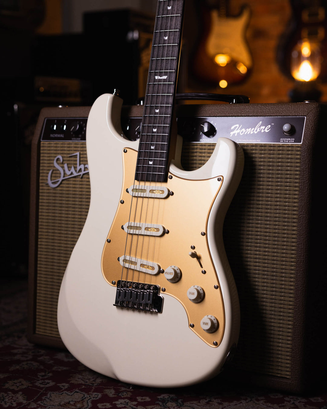 Baum Celestor Vintage White - Guitarra Eléctrica | La Guitarra Celestor es nuestro modelo lleno de características hechas por Baum presentados en nuestro diseño danés hecho para guitarristas de todo el mundo. Está inspirado en el sonido que nos hizo enamo