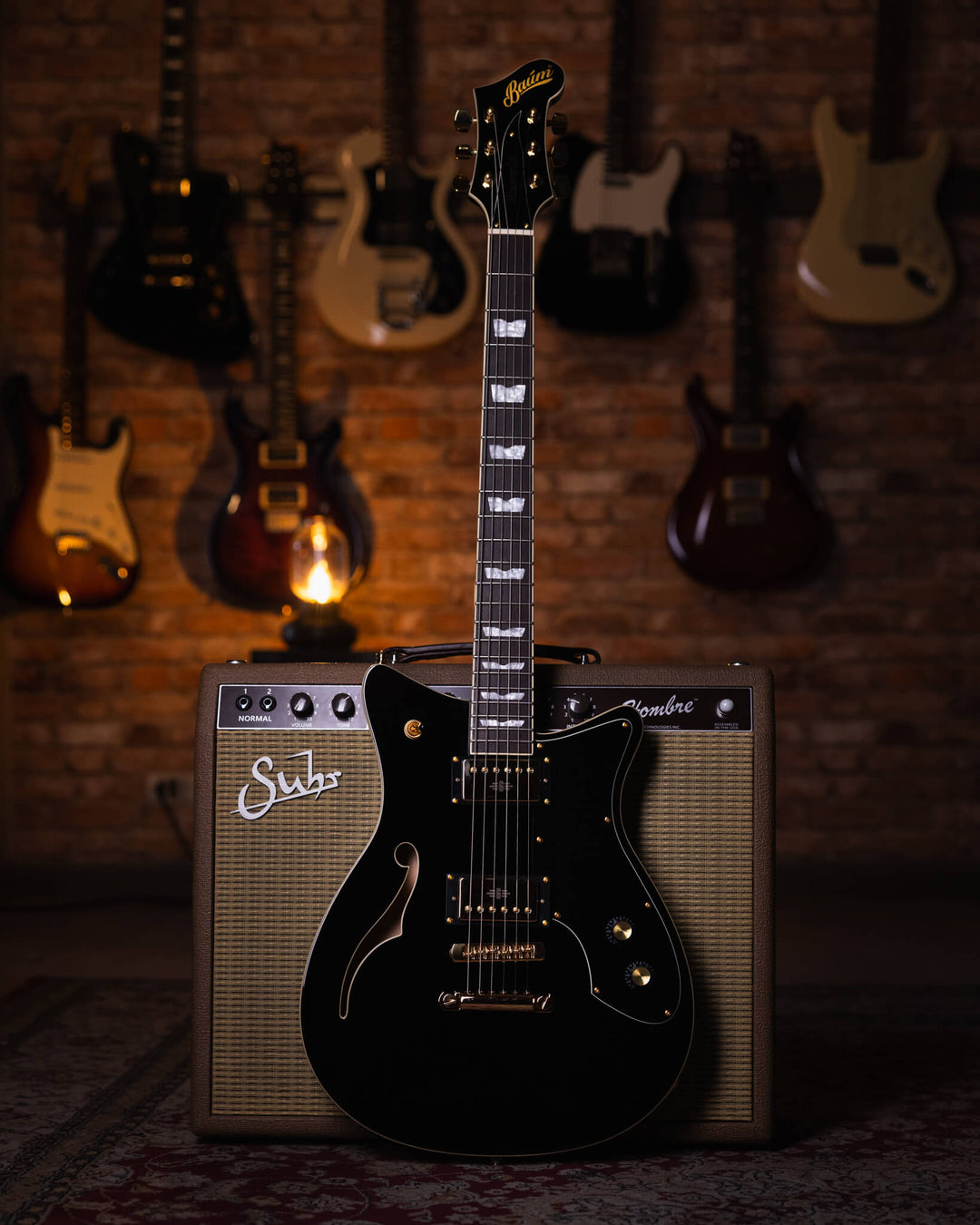 Baum Revolt Pure Black - Guitarra Eléctrica | The Revolt luce nuestro nuevo humbucker Royale™. Desde riffs de golpes y solos melódicos hasta limpiezas audaces, los humbuckers Royale ofrecen una amplia gama de dinámicas y una gran atención a la claridad y