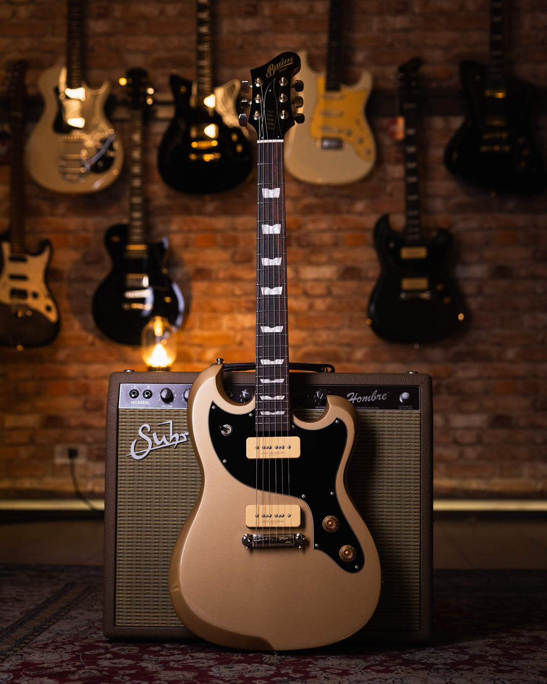 Baum Carve Vega Moon Dust - Guitarra Eléctrica | Presentamos el nuevo Carve VEGA 2024. La guitarra Carve viene con el carisma y el tono que hicieron la primer Carve popular.Un tono de voz vintage con una respuesta dinámica rápida y directa a tu tocar. Aho