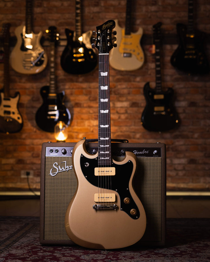 Baum Carve Vega Moon Dust - Guitarra Eléctrica | Presentamos el nuevo Carve VEGA 2024. La guitarra Carve viene con el carisma y el tono que hicieron la primer Carve popular.Un tono de voz vintage con una respuesta dinámica rápida y directa a tu tocar. Aho