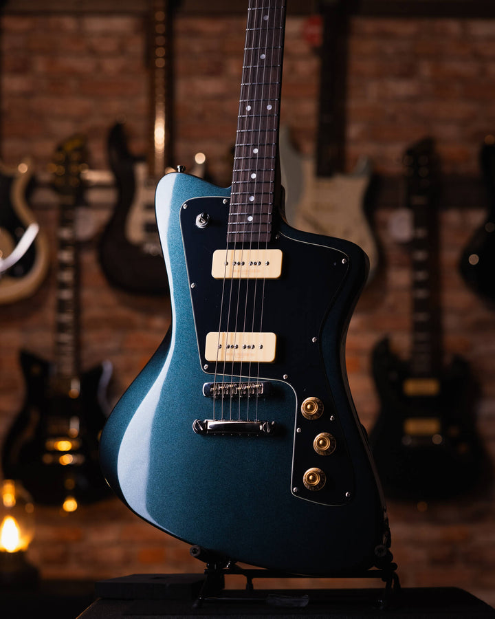 Baum Wingman Vega Glacier Blue - Guitarra Eléctrica | La nueva edición de Wingman VEGA 2024 ya está aquí. Tu Wingman esencial ahora es aún más versátil y poderoso. Una guitarra más fuerte, más expresiva y más dinámica. Un tono más fuerte. Sostenimiento só