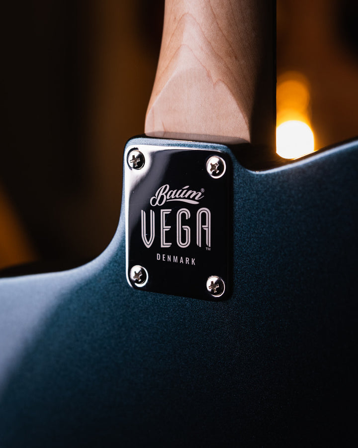 Baum Wingman Vega Glacier Blue - Guitarra Eléctrica | La nueva edición de Wingman VEGA 2024 ya está aquí. Tu Wingman esencial ahora es aún más versátil y poderoso. Una guitarra más fuerte, más expresiva y más dinámica. Un tono más fuerte. Sostenimiento só