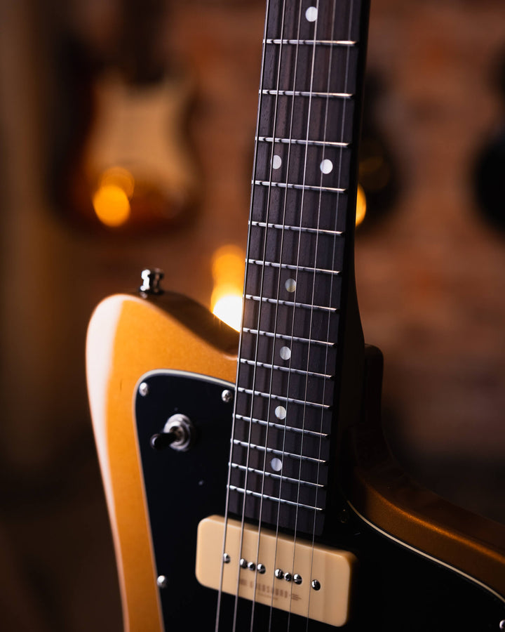 Baum Wingman Vega Inca Gold - Guitarra Eléctrica | La nueva edición de Wingman VEGA 2024 ya está aquí. Tu Wingman esencial ahora es aún más versátil y poderoso. Una guitarra más fuerte, más expresiva y más dinámica. Un tono más fuerte. Sostenimiento sólid