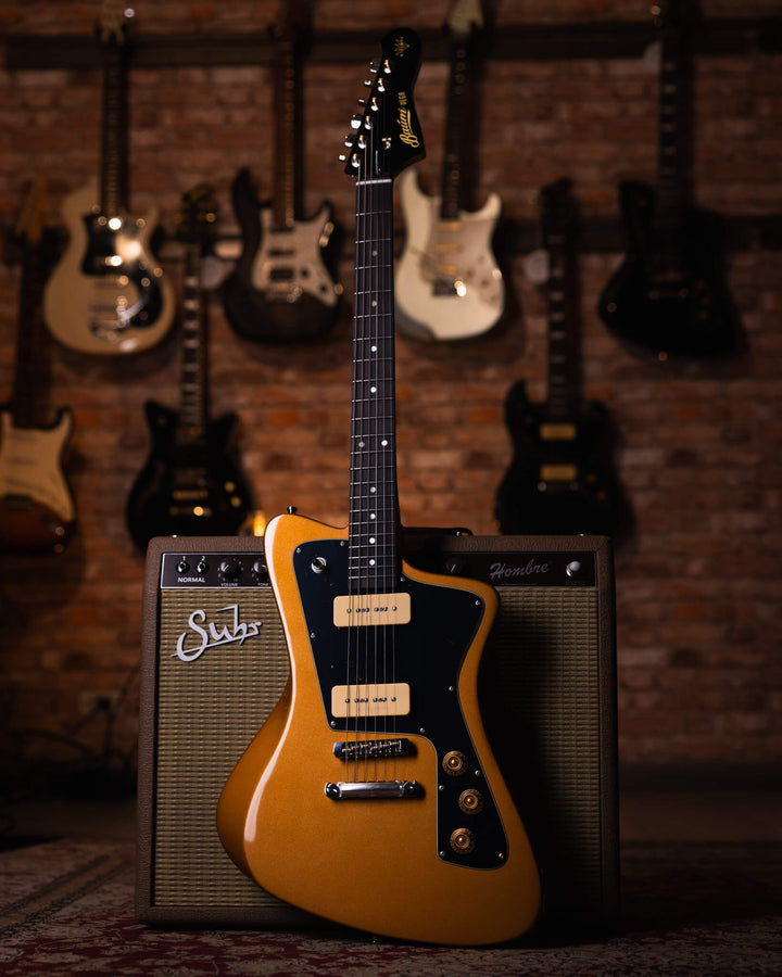 Baum Wingman Vega Inca Gold - Guitarra Eléctrica | La nueva edición de Wingman VEGA 2024 ya está aquí. Tu Wingman esencial ahora es aún más versátil y poderoso. Una guitarra más fuerte, más expresiva y más dinámica. Un tono más fuerte. Sostenimiento sólid