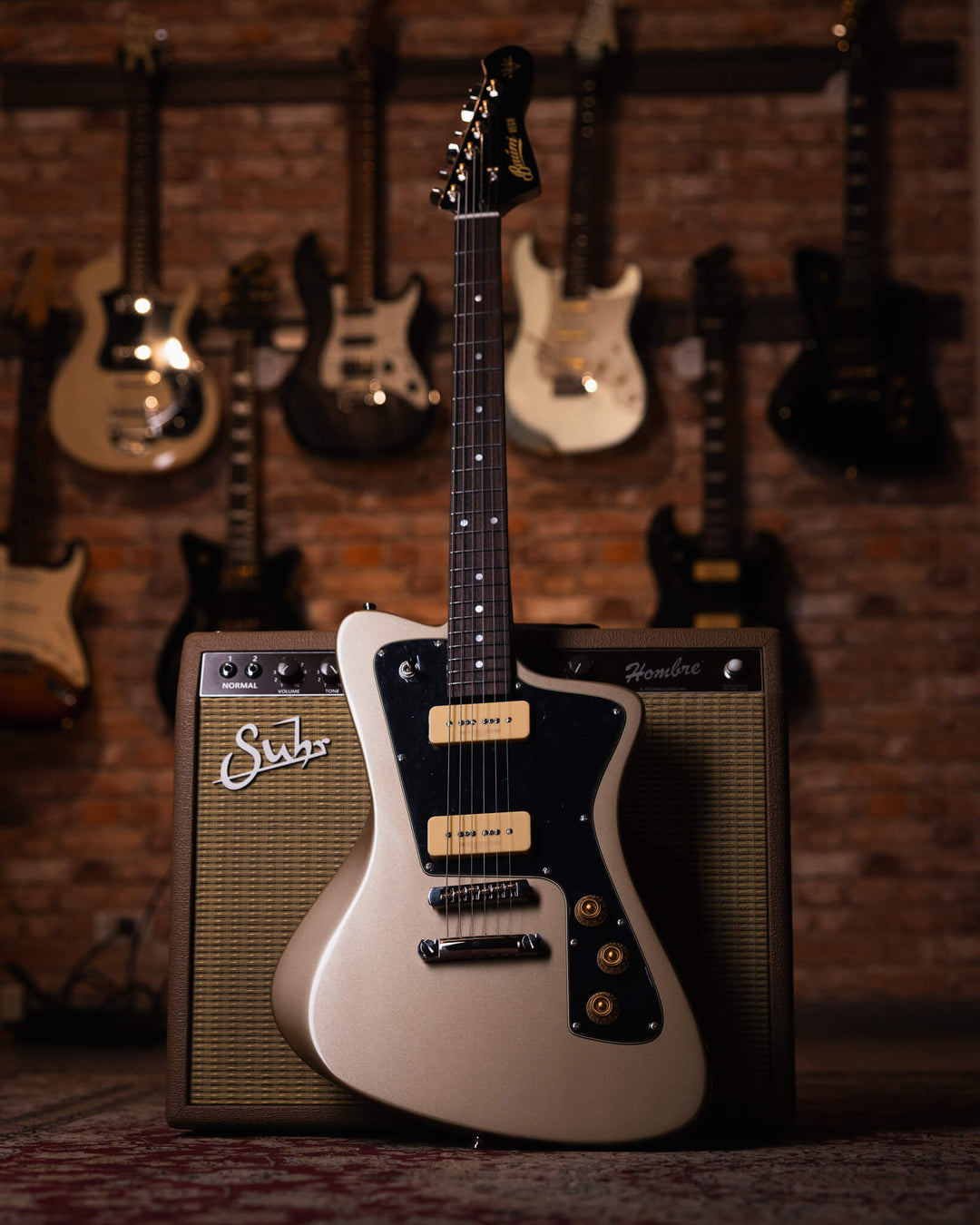 Baum Wingman Vega Moon Dust - Guitarra Eléctrica | La nueva edición de Wingman VEGA 2024 ya está aquí. Tu Wingman esencial ahora es aún más versátil y poderoso. Una guitarra más fuerte, más expresiva y más dinámica. Un tono más fuerte. Sostenimiento sólid