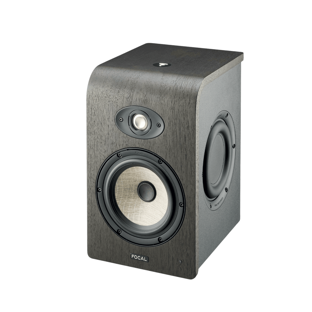 Focal Shape 65 - Monitor Estudio Activo 6.5" | Monitor de estudio activo de 2 vías diseñado para campo cercano. Incorpora un woofer de 6.5" con cono de lino, tweeter de cúpula invertida y dos radiadores pasivos laterales. Ofrece una respuesta en frecuenci