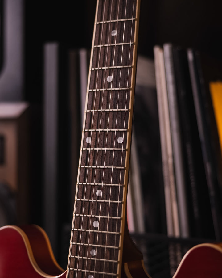 Gibson ES-335 Cherry Red Satin 2026 - Guitarra Eléctrica