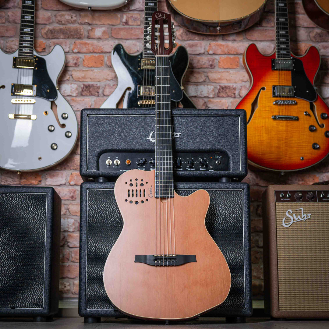 Godin Multiac Nylon ACS SLIM SA - Guitarra Electroacústica | Godin Multiac Nylon ACS Slim SA Slim' se refiere al ancho de la cejilla de 1,715″, que es apenas 16 de pulgada más ancho que el ancho de la cejilla de nuestras guitarras eléctricas estándar. Si