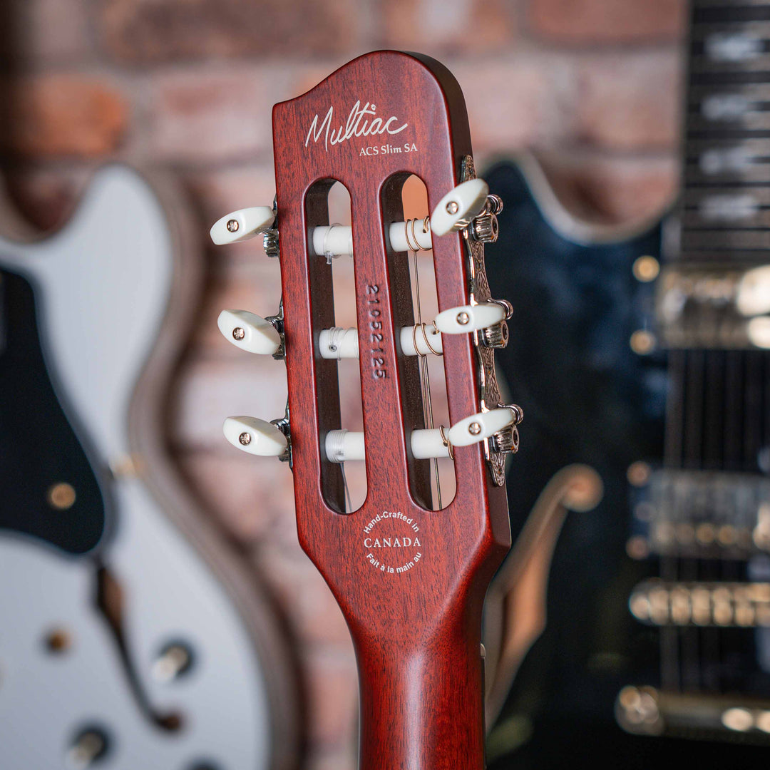 Godin Multiac Nylon ACS SLIM SA - Guitarra Electroacústica | Godin Multiac Nylon ACS Slim SA Slim' se refiere al ancho de la cejilla de 1,715″, que es apenas 16 de pulgada más ancho que el ancho de la cejilla de nuestras guitarras eléctricas estándar. Si