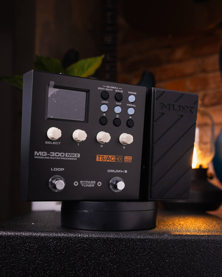 Nux MG300 MKII - Pedalera multiefecto para guitarra