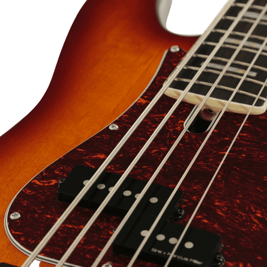 Sire P7 Alder-5 Tobacco Sunburst (2nd Gen) - Bajo Eléctrico | Si me hubiesen mostrado los bajos Sire guiándonos solamente por el precio, habría tenido muchas dudas sobre qué tan buenos serían. Afortunadamente, tuve la oportunidad de ver uno y tocarlo sin