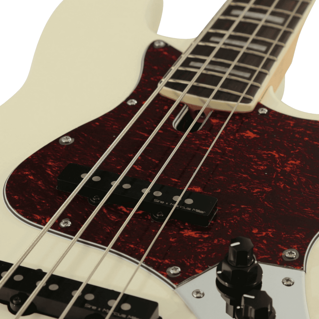 Sire V7 Alder Antique White (2nd Gen) - Bajo Eléctrico | Si me hubiesen mostrado los bajos Sire guiándonos solamente por el precio, habría tenido muchas dudas sobre qué tan buenos serían. Afortunadamente, tuve la oportunidad de ver uno y tocarlo sin saber