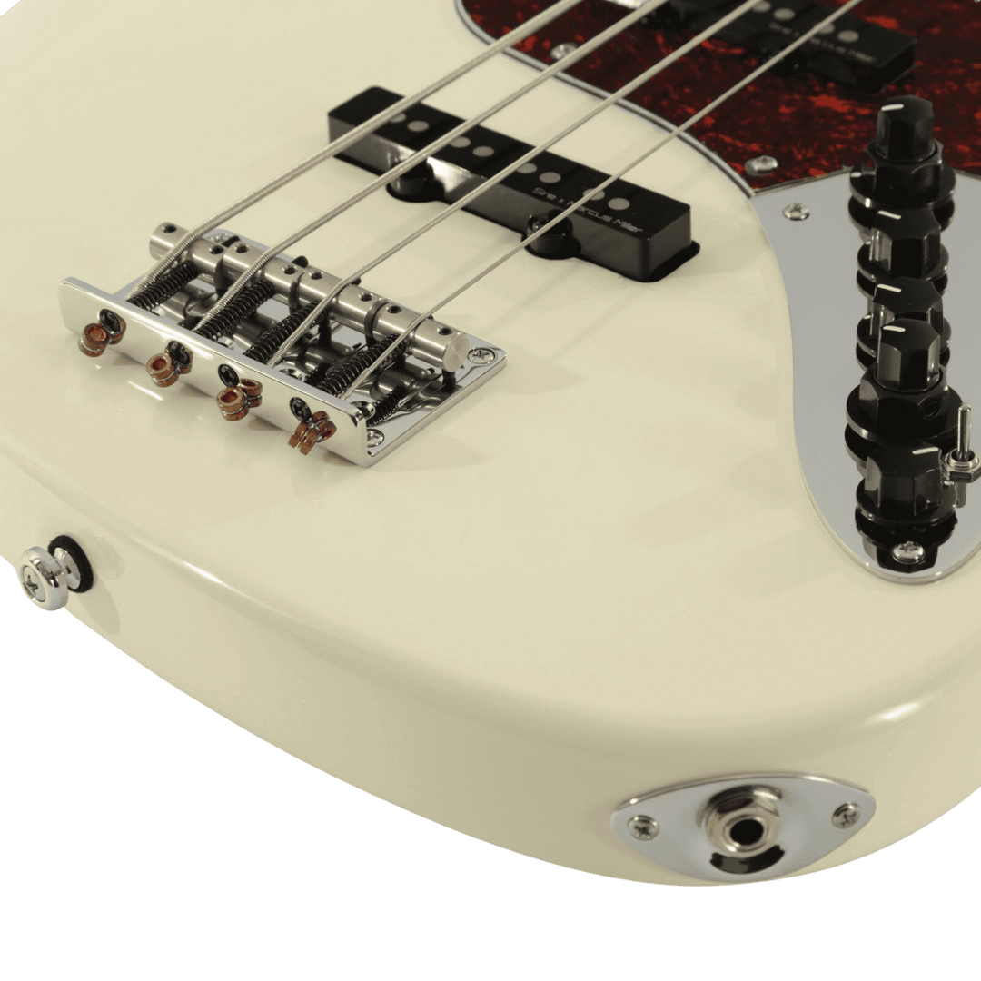 Sire V7 Alder Antique White (2nd Gen) - Bajo Eléctrico | Si me hubiesen mostrado los bajos Sire guiándonos solamente por el precio, habría tenido muchas dudas sobre qué tan buenos serían. Afortunadamente, tuve la oportunidad de ver uno y tocarlo sin saber