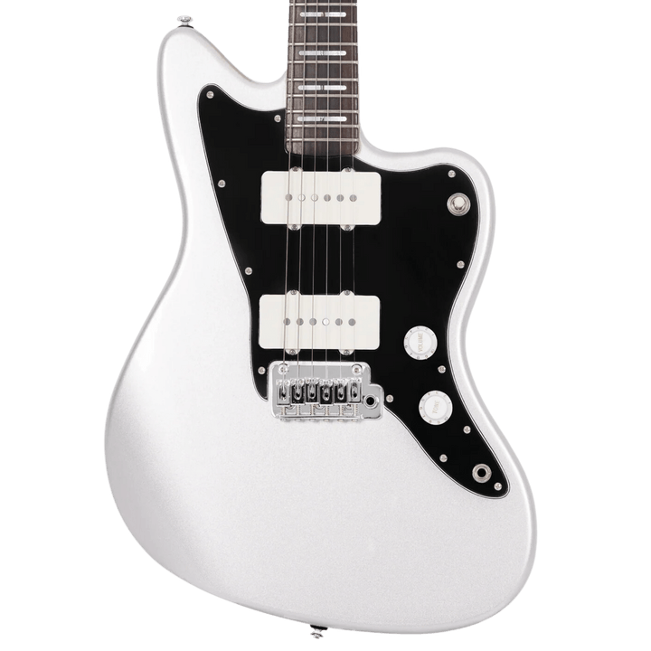 Sire J3 Silver - Guitarra eléctrica | Un modelo inaugural en la serie J que encarna la vibra clásica y vintage. El J3 presenta un cuerpo de Nato y un conjunto tradicional de pastillas single. Es una buena elección para aquellos que buscan un modelo fiel a