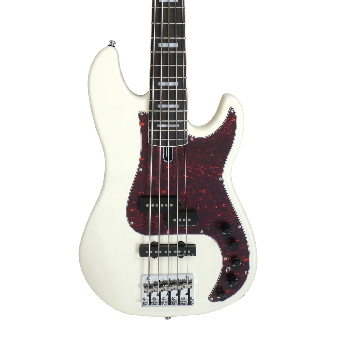 Sire P7 Alder-5 Antique White (2nd Gen) - Bajo Eléctrico | Si me hubiesen mostrado los bajos Sire guiándonos solamente por el precio, habría tenido muchas dudas sobre qué tan buenos serían. Afortunadamente, tuve la oportunidad de ver uno y tocarlo sin sab
