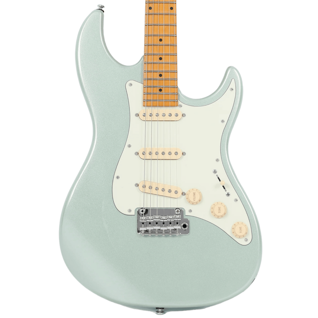 Sire S5 Surf Green Metallic - Guitarra Eléctrica | S5 es la nueva incorporación a la serie S, construida con un cuerpo de aliso norteamericano y un mástil de arce. El modelo S5 está configurado con una electrónica y hardware tradicionales que garantizan l