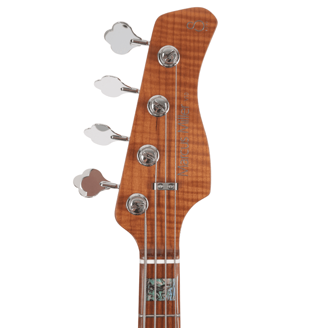 Sire V10 Natural (2nd Gen) - Bajo Eléctrico | Un modelo de alta calidad en la serie Sire Marcus Miller. El Sire V10 coloca a la serie V en otro nivel en términos de detalle, tocabilidad y comodidad. Con un mástil de arce flameado tostado en forma de C y u