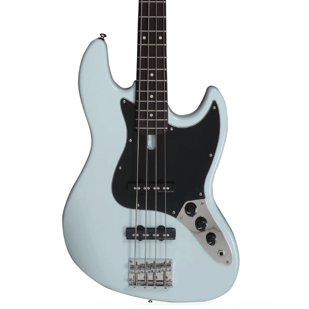 Sire V3P-5 Sonic Blue - Bajo Eléctrico | Cuerpo • Modelo: V• Madera: Mahogany / Caoba• Terminación: Poliuretano Brazo • Madera: Canadian Hard Maple / Arce• Perfil: “C”• Terminación: Satin • Espaciado: 18mm• Escala: 34” • Nuez: Hueso Diapasón • Madera: Ros