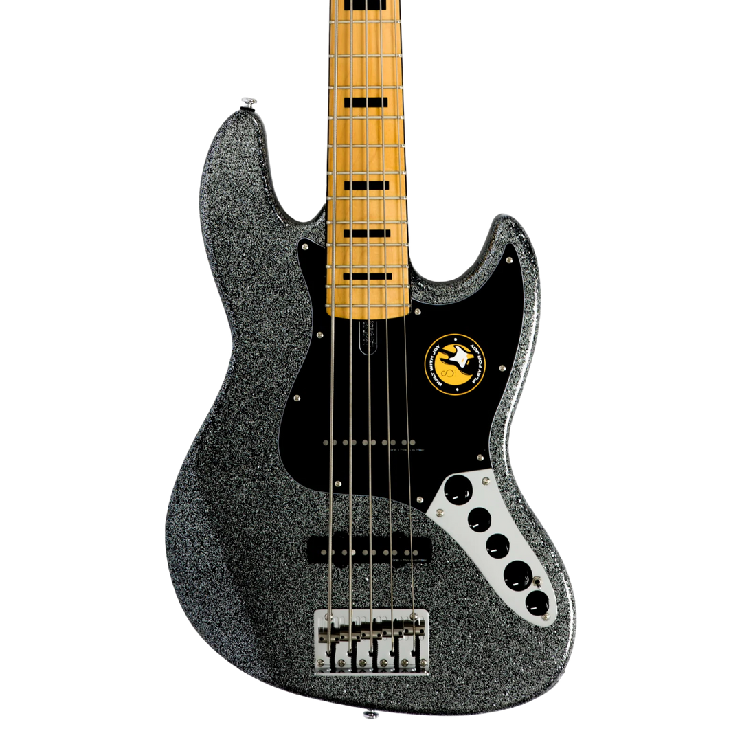 Sire V7 Alder-5 Sparkle Black (2nd Gen) - Bajo Eléctrico | Si me hubiesen mostrado los bajos Sire guiándonos solamente por el precio, habría tenido muchas dudas sobre qué tan buenos serían. Afortunadamente, tuve la oportunidad de ver uno y tocarlo sin sab