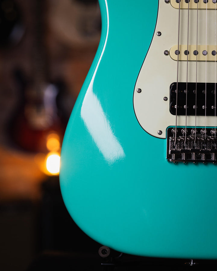 Suhr Classic S Vintage Limited Edition Seafoam Green - Guitarra Eléctrica | Presentamos la Suhr Classic S Vintage. En Suhr Guitars, siempre nos ha apasionado el encanto atemporal de los instrumentos vintage. Nuestra Classic S Vintage es la culminación de