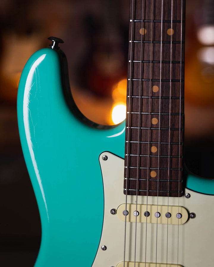Suhr Classic S Vintage Limited Edition Seafoam Green - Guitarra Eléctrica | Presentamos la Suhr Classic S Vintage. En Suhr Guitars, siempre nos ha apasionado el encanto atemporal de los instrumentos vintage. Nuestra Classic S Vintage es la culminación de