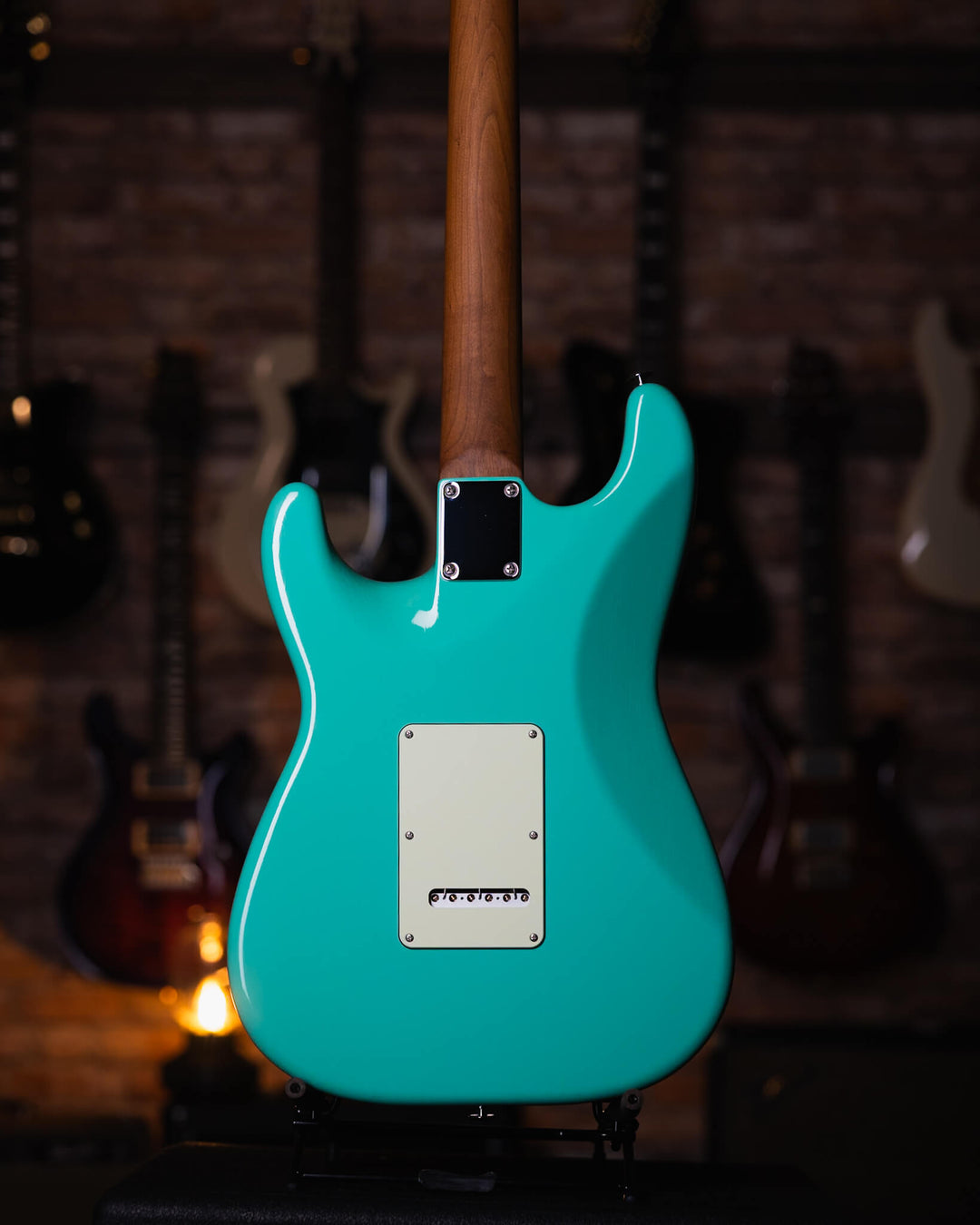 Suhr Classic S Vintage Limited Edition Seafoam Green - Guitarra Eléctrica | Presentamos la Suhr Classic S Vintage. En Suhr Guitars, siempre nos ha apasionado el encanto atemporal de los instrumentos vintage. Nuestra Classic S Vintage es la culminación de