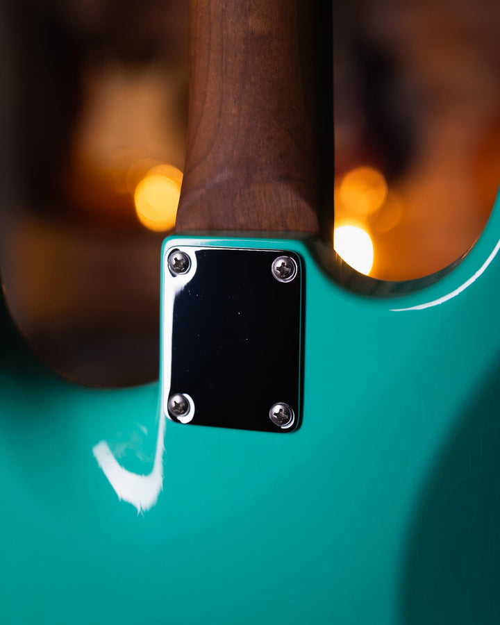 Suhr Classic S Vintage Limited Edition Seafoam Green - Guitarra Eléctrica | Presentamos la Suhr Classic S Vintage. En Suhr Guitars, siempre nos ha apasionado el encanto atemporal de los instrumentos vintage. Nuestra Classic S Vintage es la culminación de