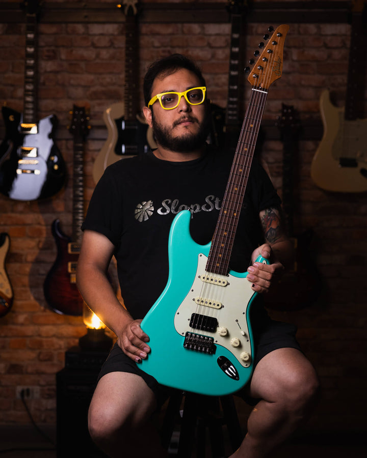 Suhr Classic S Vintage Limited Edition Seafoam Green - Guitarra Eléctrica | Presentamos la Suhr Classic S Vintage. En Suhr Guitars, siempre nos ha apasionado el encanto atemporal de los instrumentos vintage. Nuestra Classic S Vintage es la culminación de