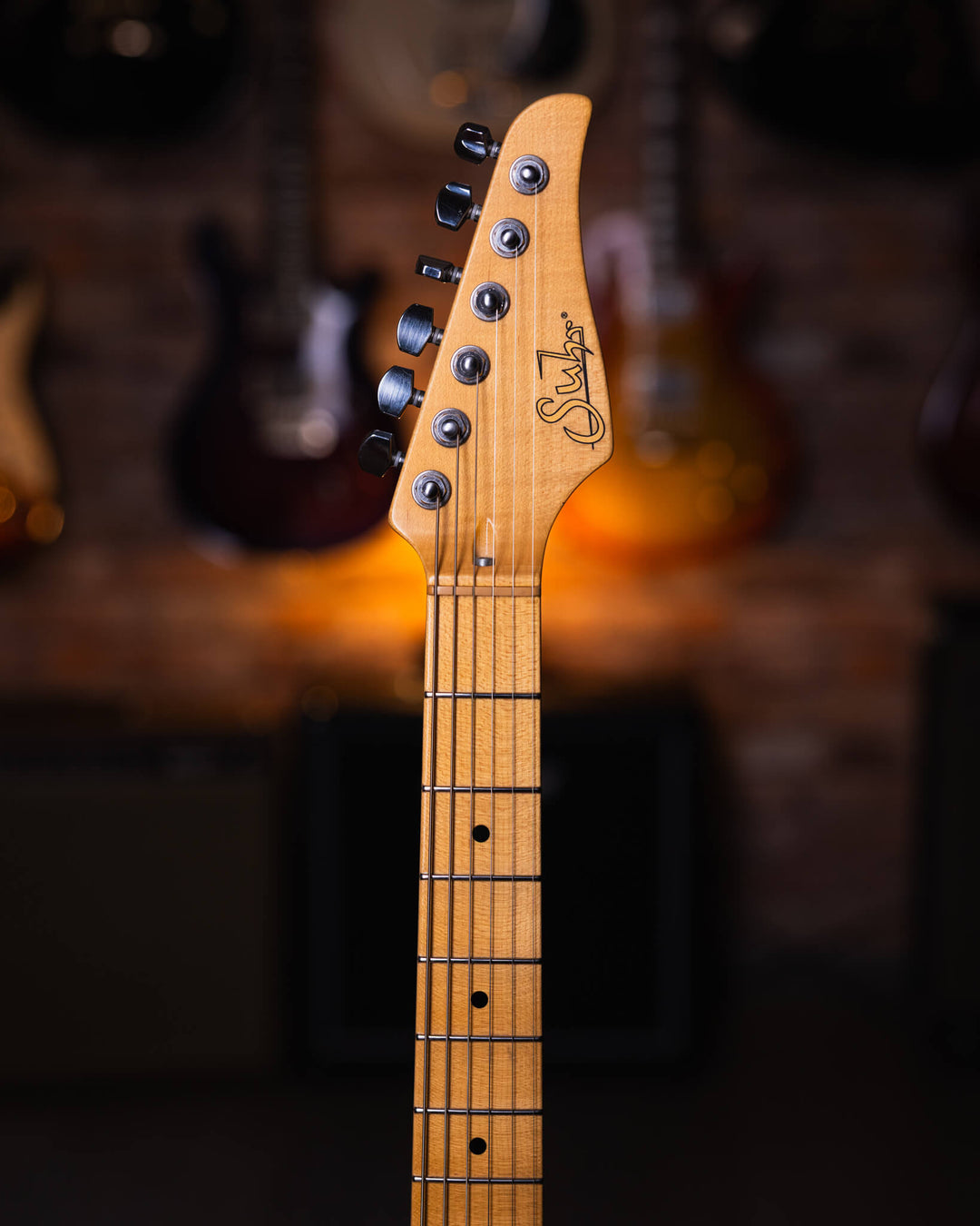 Suhr Classic T Antique Trans Butterscotch 2018 - Guitarra Eléctrica | El Classic T cuenta con un nuevo perfil de cuello estándar C vintage de los años 60. El Classic T conserva muchas de las especificaciones originales del Classic T Pro, incluido el siste