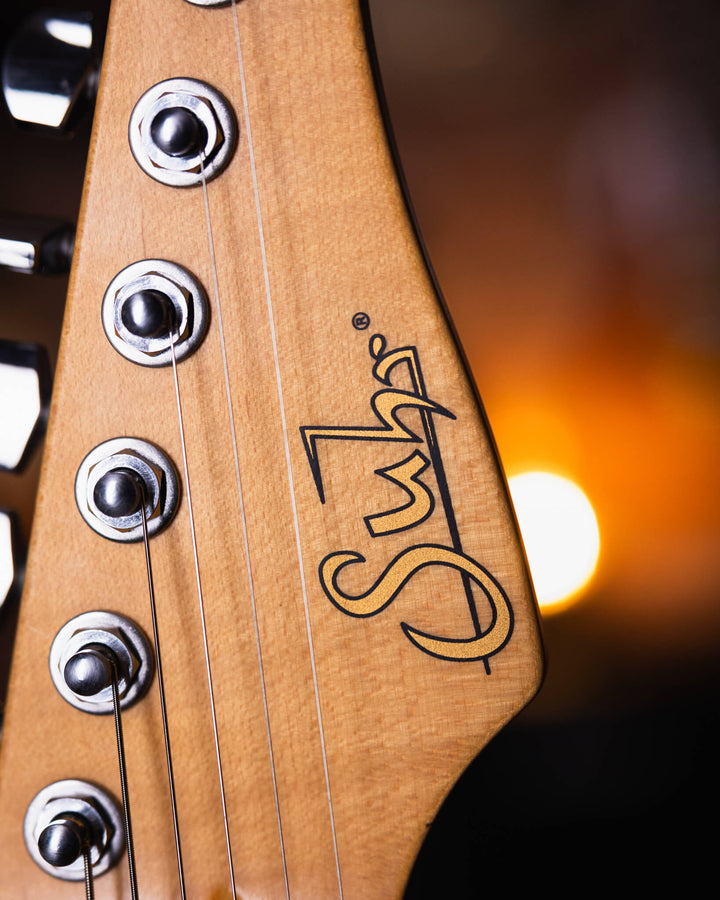 Suhr Classic T Antique Trans Butterscotch 2018 - Guitarra Eléctrica | El Classic T cuenta con un nuevo perfil de cuello estándar C vintage de los años 60. El Classic T conserva muchas de las especificaciones originales del Classic T Pro, incluido el siste