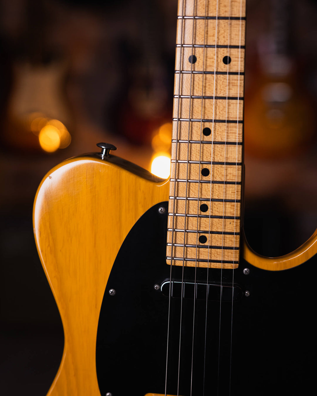Suhr Classic T Antique Trans Butterscotch 2018 - Guitarra Eléctrica | El Classic T cuenta con un nuevo perfil de cuello estándar C vintage de los años 60. El Classic T conserva muchas de las especificaciones originales del Classic T Pro, incluido el siste