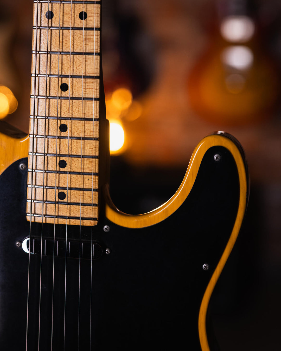 Suhr Classic T Antique Trans Butterscotch 2018 - Guitarra Eléctrica | El Classic T cuenta con un nuevo perfil de cuello estándar C vintage de los años 60. El Classic T conserva muchas de las especificaciones originales del Classic T Pro, incluido el siste