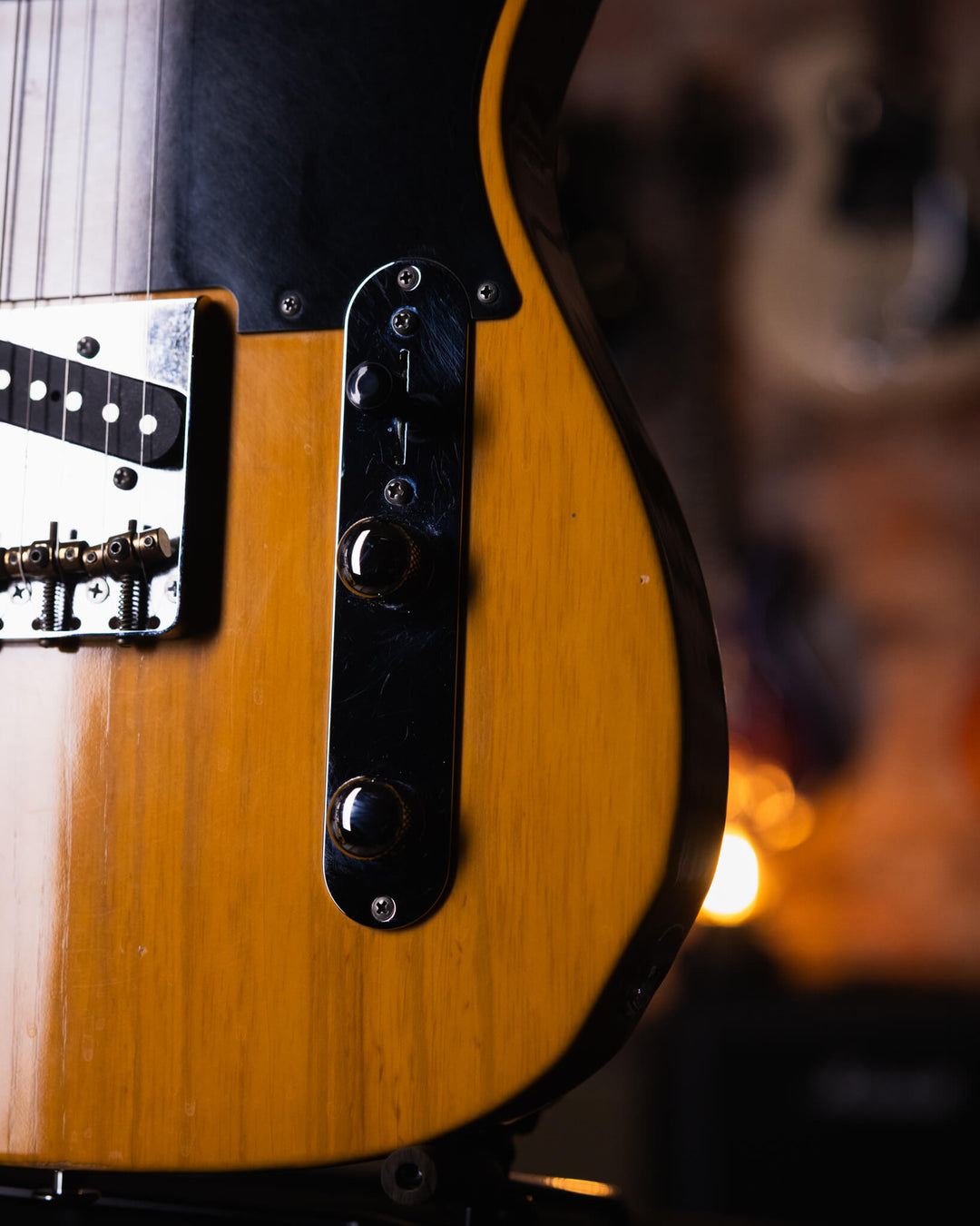 Suhr Classic T Antique Trans Butterscotch 2018 - Guitarra Eléctrica | El Classic T cuenta con un nuevo perfil de cuello estándar C vintage de los años 60. El Classic T conserva muchas de las especificaciones originales del Classic T Pro, incluido el siste