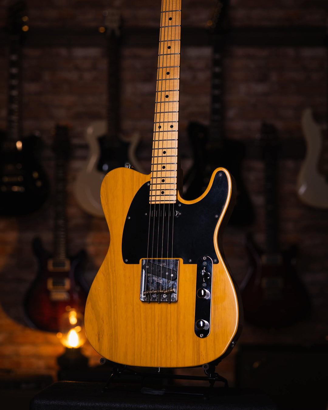 Suhr Classic T Antique Trans Butterscotch 2018 - Guitarra Eléctrica | El Classic T cuenta con un nuevo perfil de cuello estándar C vintage de los años 60. El Classic T conserva muchas de las especificaciones originales del Classic T Pro, incluido el siste